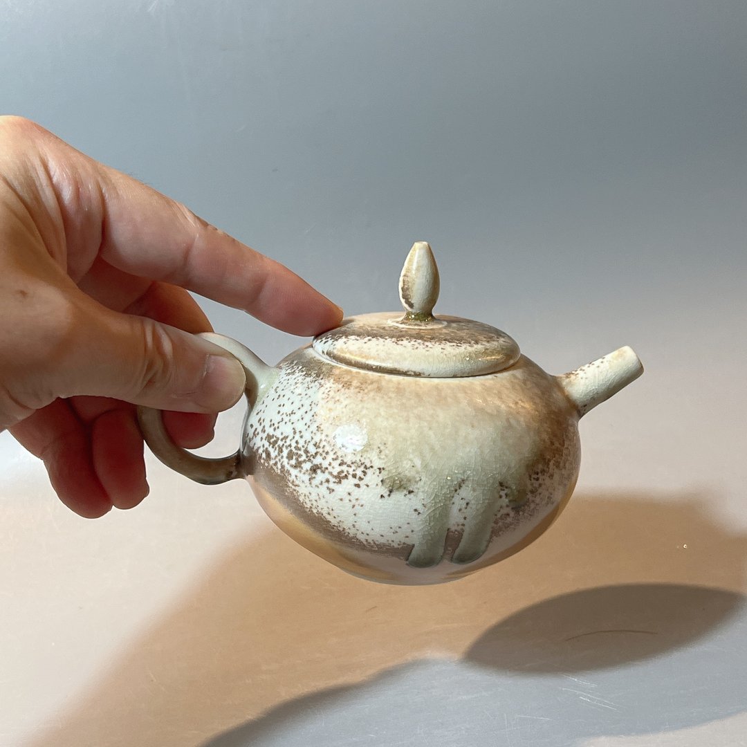 柴烧瓷土重落灰正把茶壶  / 小平凡手作 - 茶具/茶杯 - 陶 