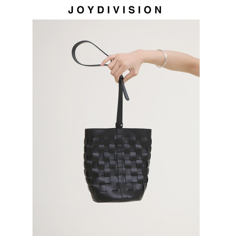 JOYDIVISION 编织真皮手工水桶包 单肩斜挎女士2021新款简约包包 - 侧背包/斜挎包 - 真皮 多色