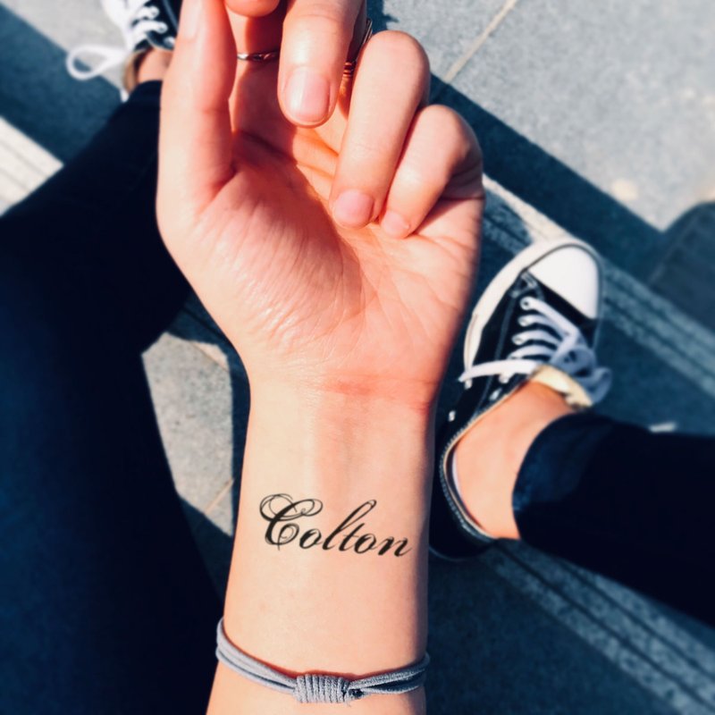 OhMyTat 科尔顿 英文名字 Colton Name 刺青图案纹身贴纸 (2 张) - 纹身贴 - 纸 黑色