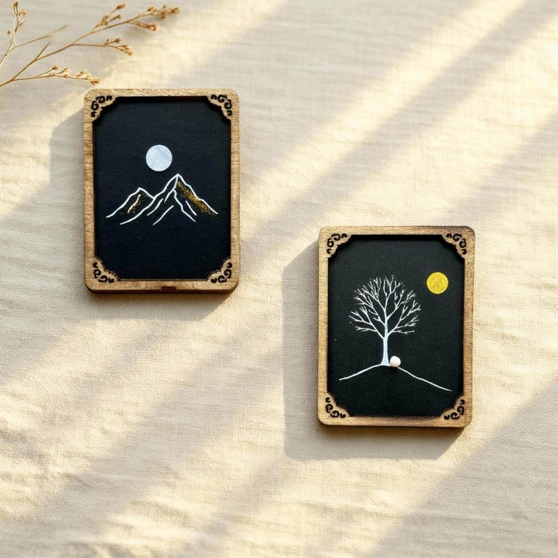 月下山木 手绘迷你木框画 7×9cm   2入随机 - 摆饰 - 纸 白色