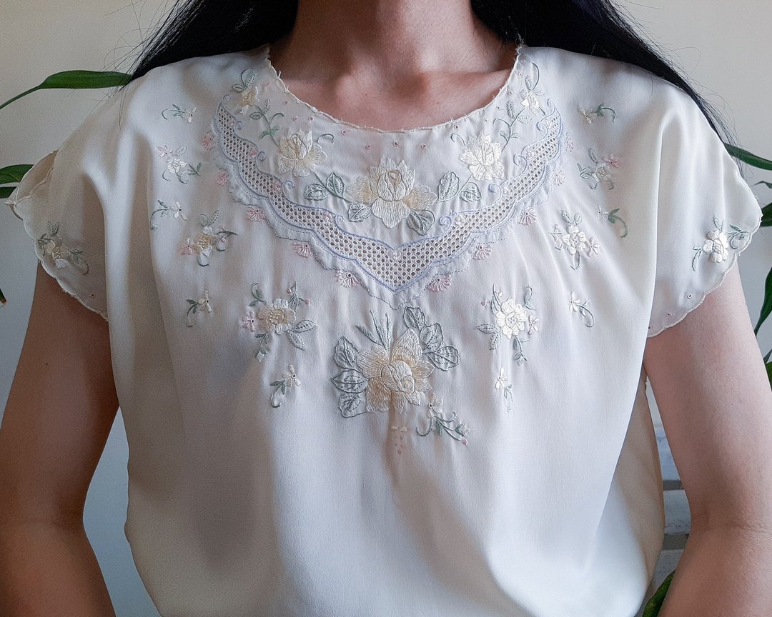 复古 70 年代奶油色手工刺绣衬衫 淡色花卉刺绣上衣 M-L 码 - 女装上衣 - 聚酯纤维 黄色