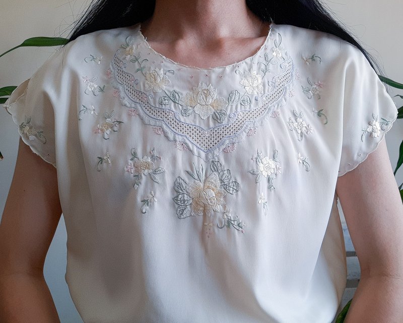 复古 70 年代奶油色手工刺绣衬衫 淡色花卉刺绣上衣 M-L 码 - 女装上衣 - 聚酯纤维 黄色