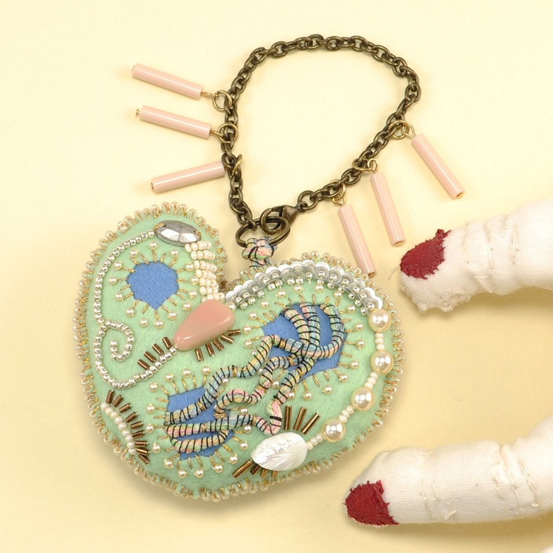 heart shaped bag charm,  beaded charm, bag charm ,gift for her, green heart, 2 - 吊饰 - 羊毛 绿色