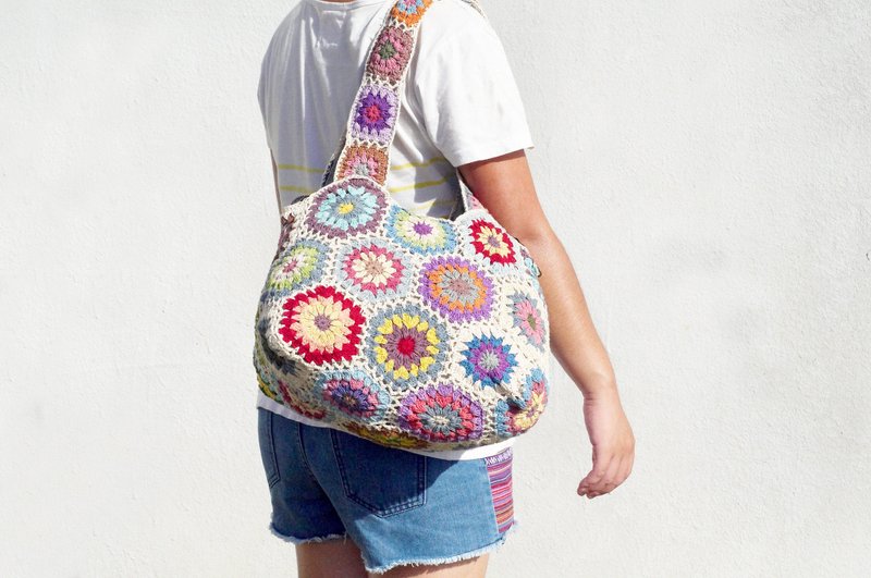 手工钩针编织侧背包 肩背包 托特包 斜背包-北欧风彩色缤纷花朵风 - 侧背包/斜挎包 - 棉．麻 多色