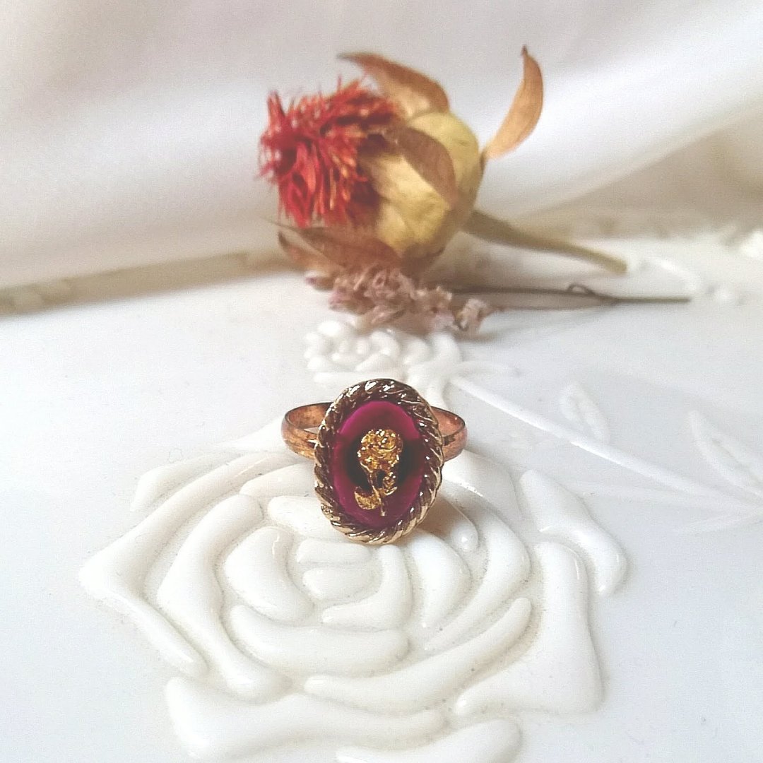 Vintage Rose Oval Ring NO.01 (Wine Red / Free Size) - 戒指 - 树脂 红色