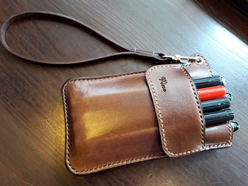 植鞣皮手作医师笔袋 护理师笔袋 含手腕皮绳 可定制颜色 印英文字 - 铅笔盒/笔袋 - 真皮 多色