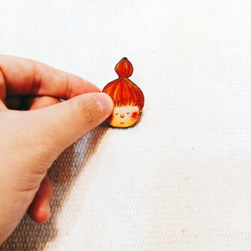 木头别针 / 闭眼橘头 - 徽章/别针 - 木头 