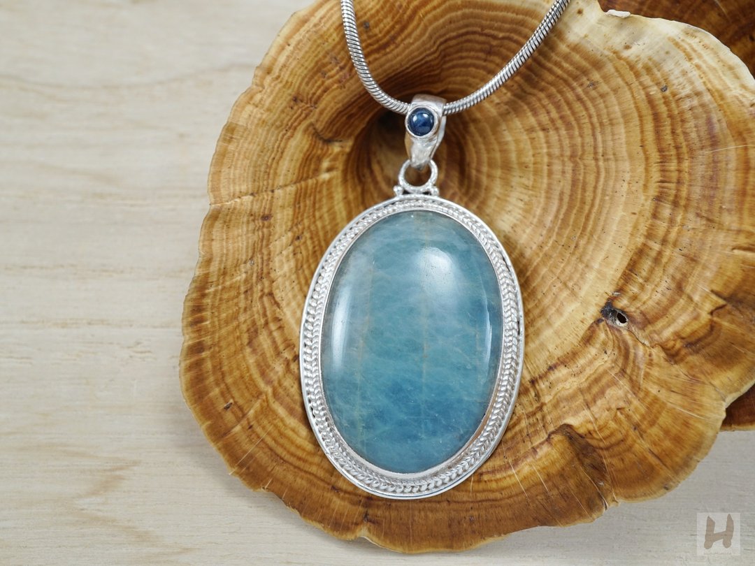 Large Blue Aquamarine pendant with round Blue Sapphire bail Sterling silver. - 项链 - 宝石 蓝色