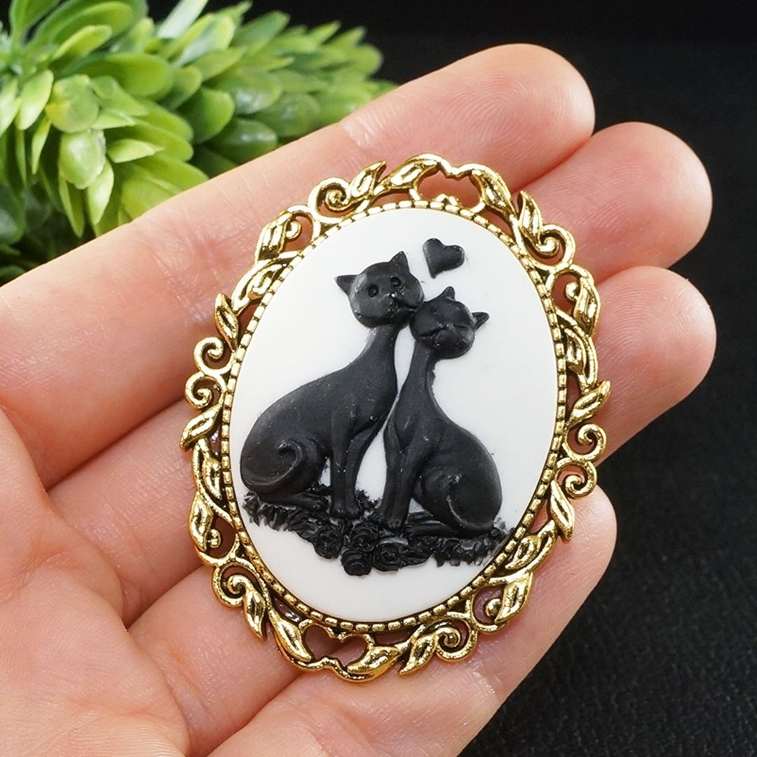 Black Cat Cameo Black on White Cats Kitten Golden Brooch Pin Woman Jewelry Gift - 胸针 - 其他材质 黑色