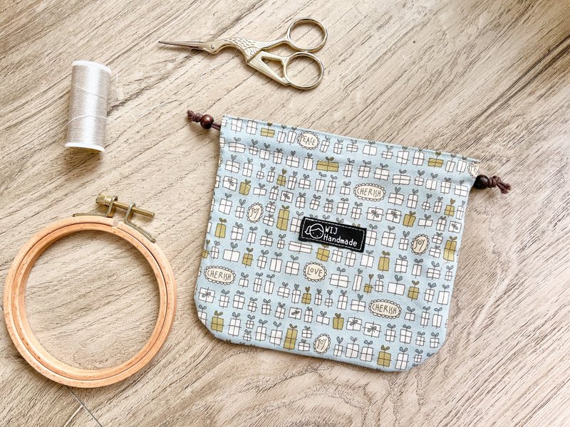 手作小小束口袋。粉蓝小礼物 - 化妆包/杂物包 - 棉．麻 蓝色