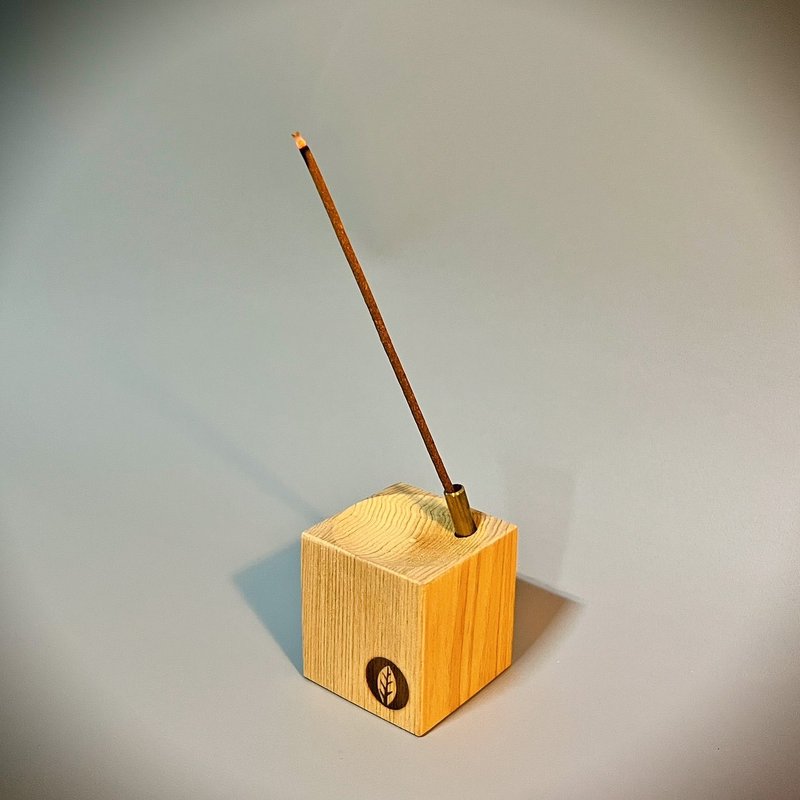 【方圆】台湾桧木线香座 极简立方设计・铜制香插・自然木纹 - 香薰/精油/线香 - 木头 
