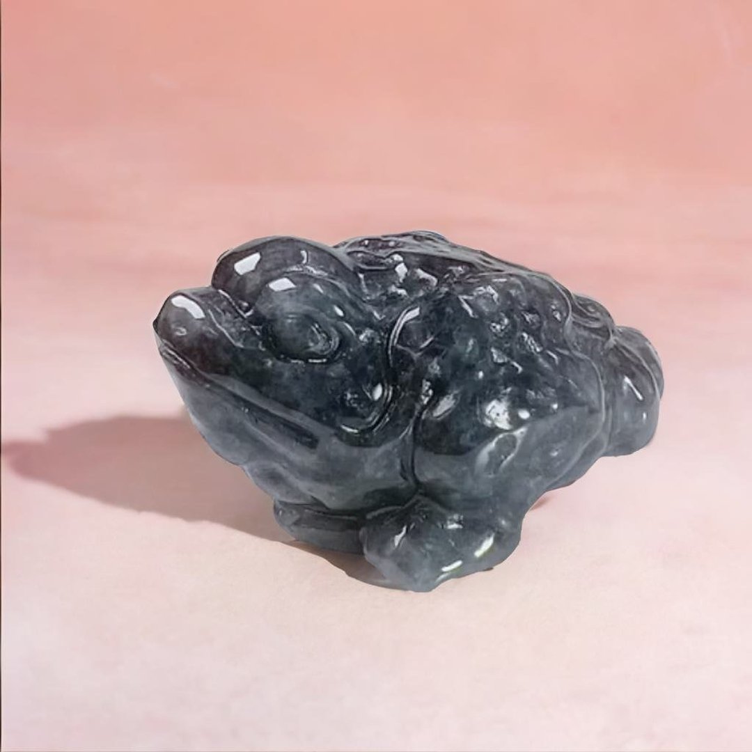 【招财神兽】乌鸡翡翠三脚蟾蜍 | 天然缅甸玉A货翡翠 | 送礼 - 吊饰 - 玉石 灰色