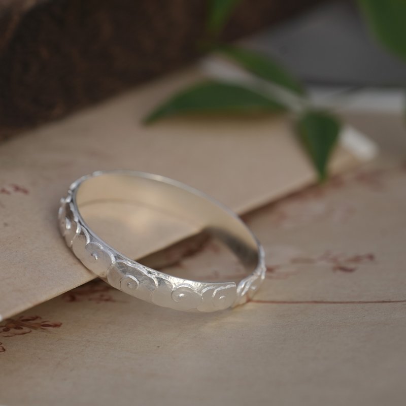 手工浮雕云纹纯银手环 - 手链/手环 - 纯银 银色