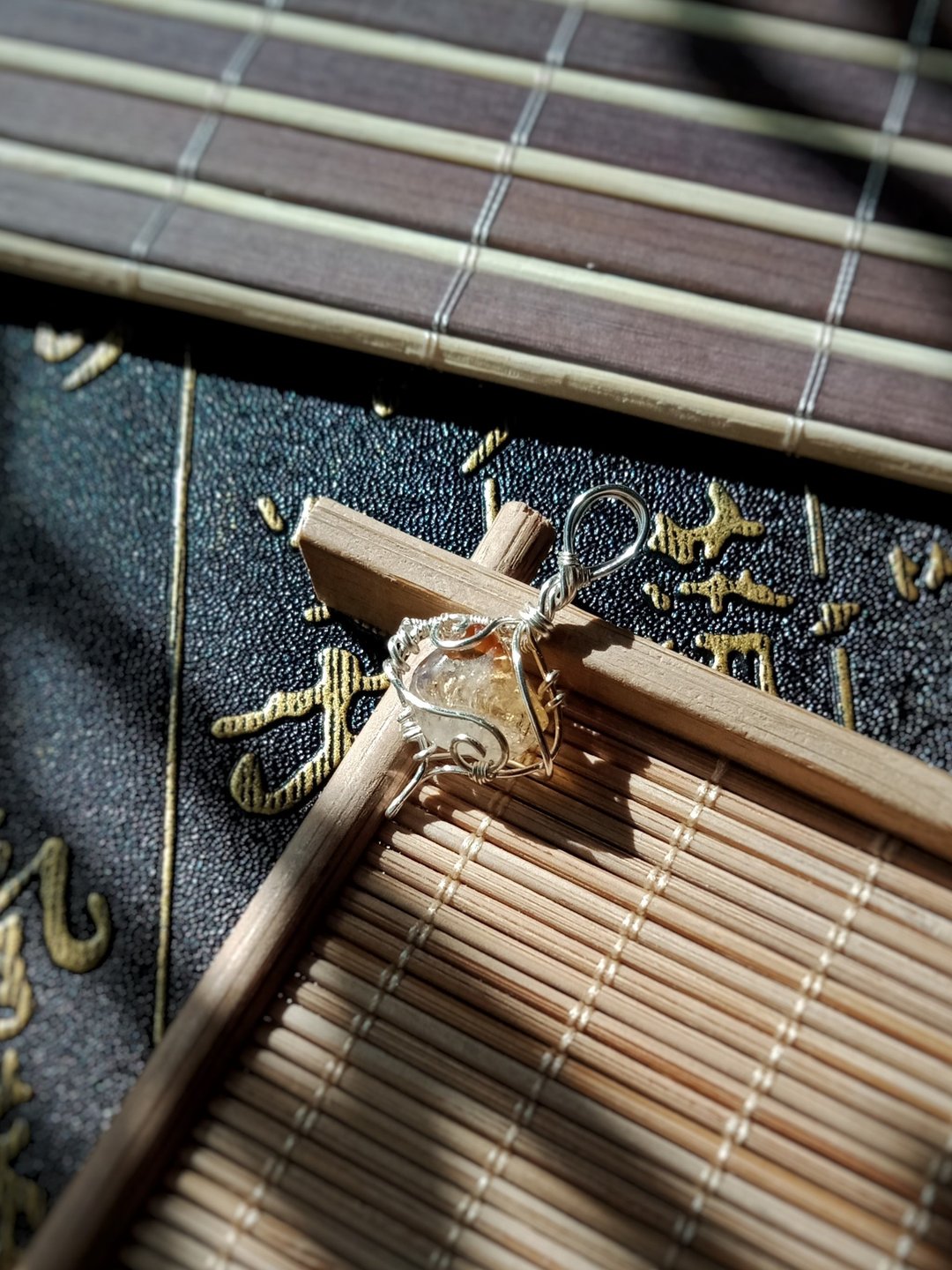 佚名山河。黄水晶。金属编织 - 项链 - 宝石 金色