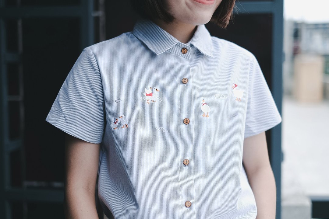 (从香港寄出) Duck Shirt 鸭 : 条纹stripe灰色Grey 大小S,M - 女装上衣 - 绣线 灰色