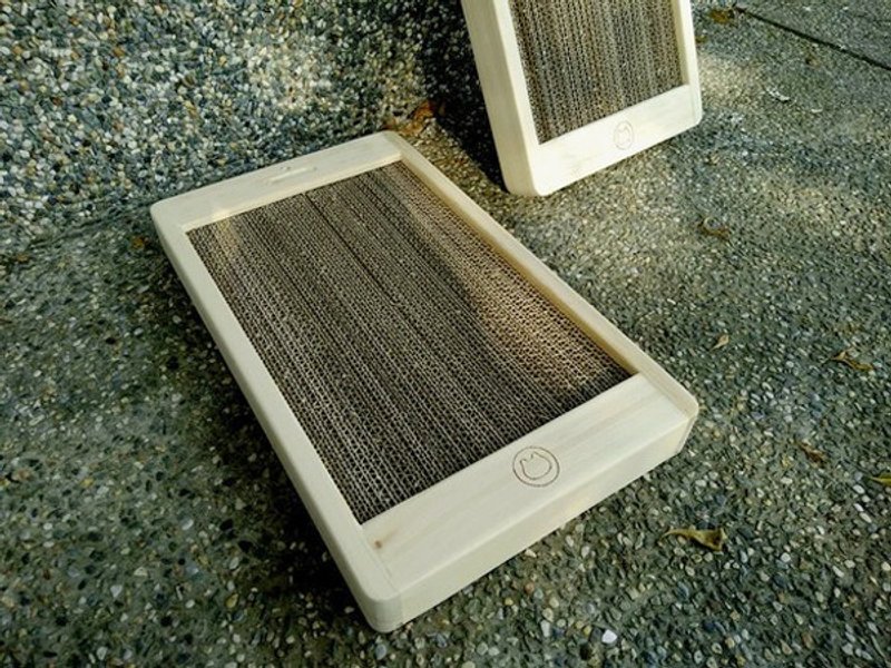 猫咪的i-phone 原木猫抓板 专属原创 2入优惠组合 - 玩具 - 木头 咖啡色