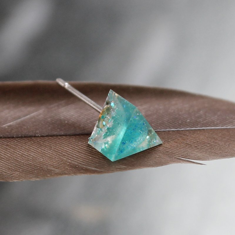 透明三角耳环 / 520 / Take Me to the River - 单只 - 耳环/耳夹 - 其他材质 蓝色