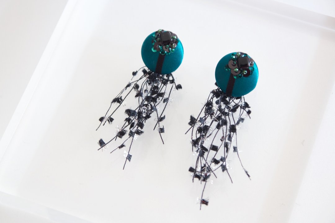 Czech beads titanium earrings - 耳环/耳夹 - 宝石 绿色