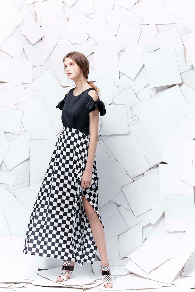 YUWEN 黑白格袖绑蝴蝶结洋装 - 洋装/连衣裙 - 聚酯纤维 黑色