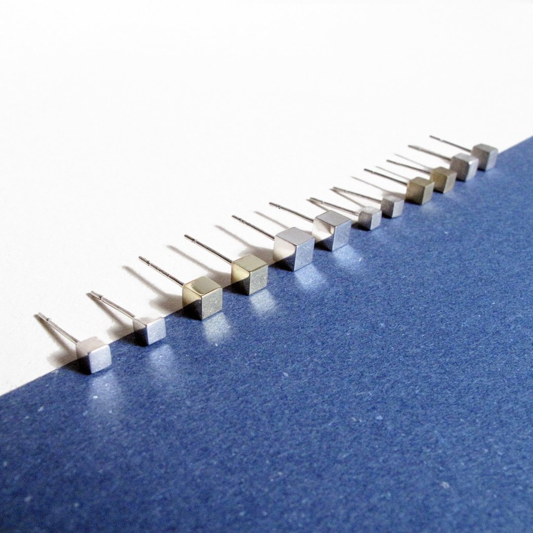 疯狂几何2副优惠组 | 3/4mm(小)(中)立方体正方形方块耳针耳环 - 耳环/耳夹 - 其他金属 多色
