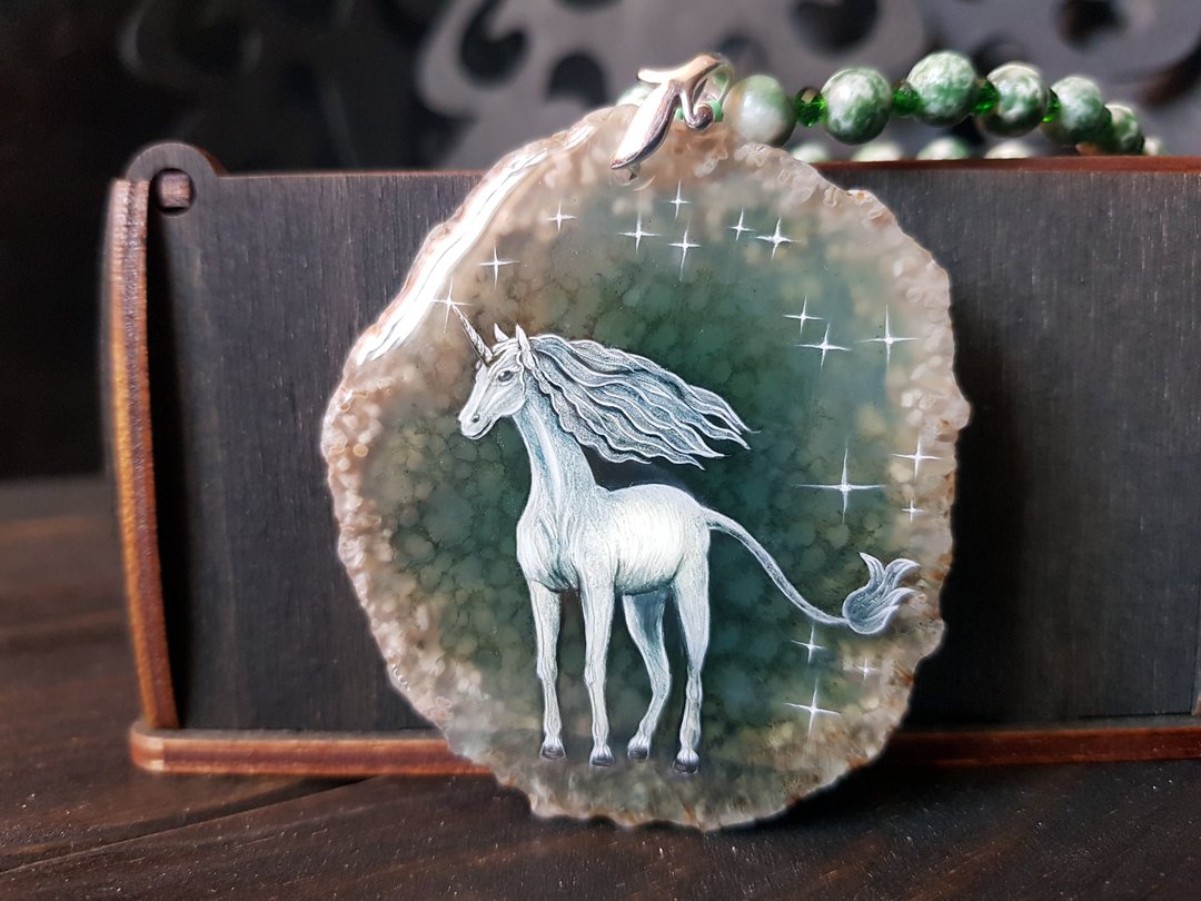 Unicorn necklace Last unicorn jewelry Hand painted rocks with miniature painting - 项链 - 石头 绿色