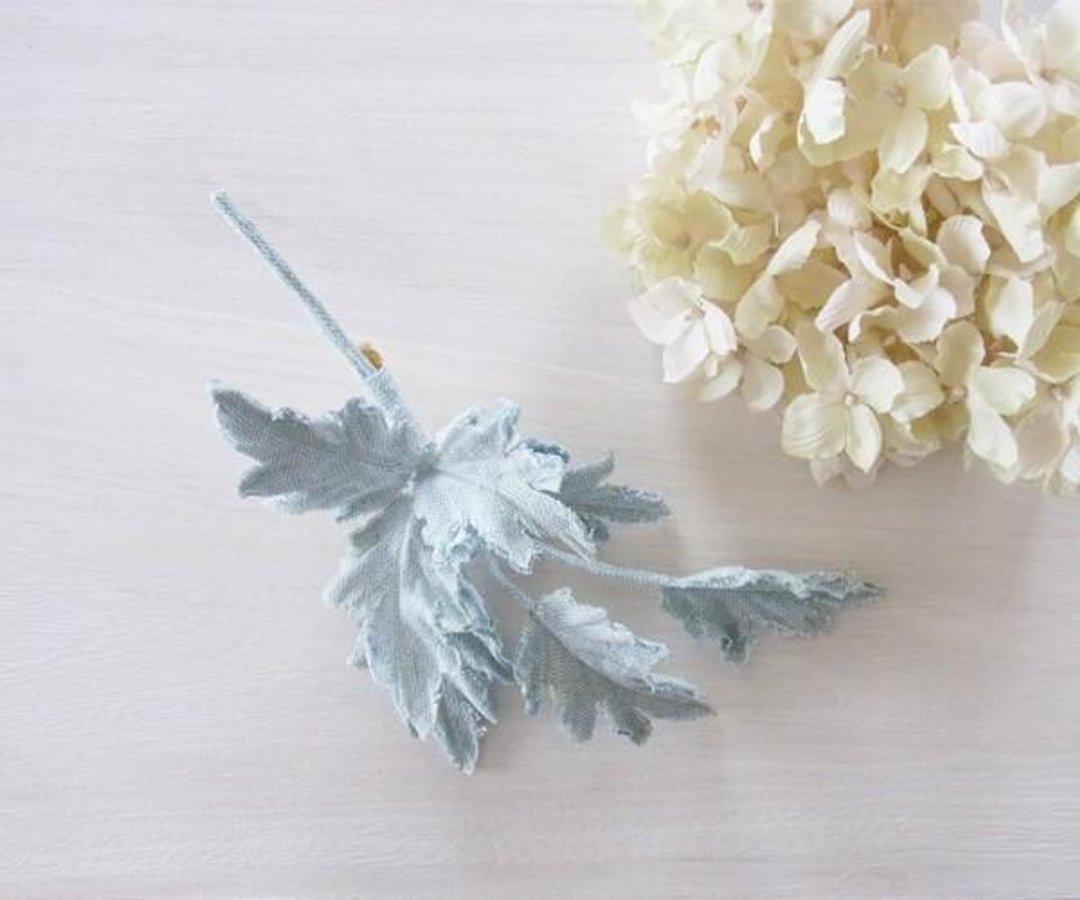 Leaf corsage (vintage blue) - 胸针 - 棉 蓝色