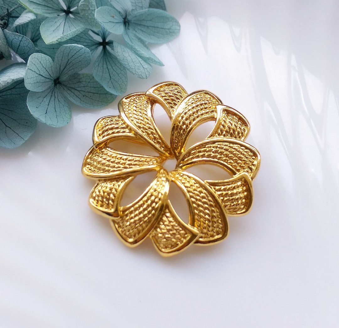 西洋古董饰品。Napier 花型 刷金 别针 - 徽章/别针 - 其他金属 金色