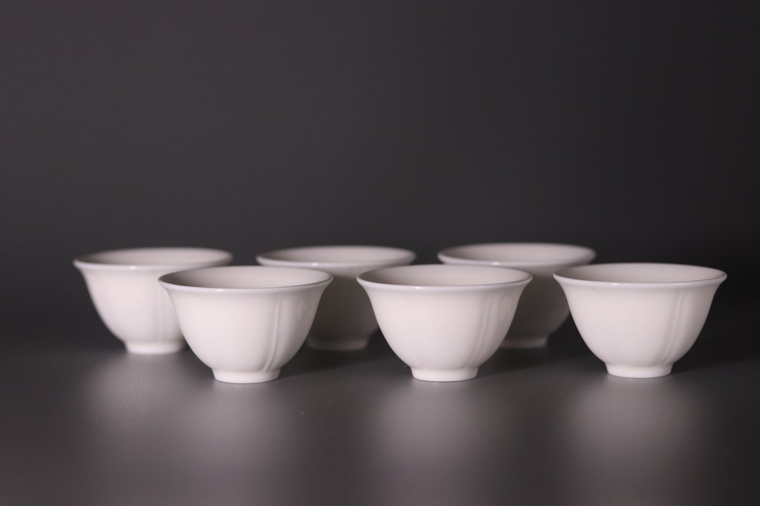 敦睦窑 德化模刻印花玉瓷荷叶杯 (六入一组) - 茶具/茶杯 - 瓷 白色