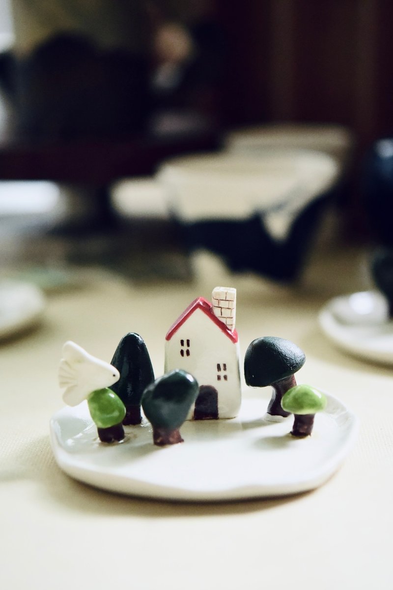 山林小屋-飞鸟1号_线香座 | 香插 | 首饰盘 | - 香薰/精油/线香 - 瓷 白色