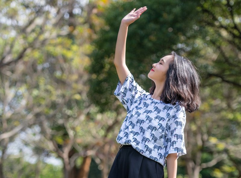 限量制作 眼镜斑马宽版印花T恤Zebra print oversize Tee - 女装 T 恤 - 棉．麻 白色