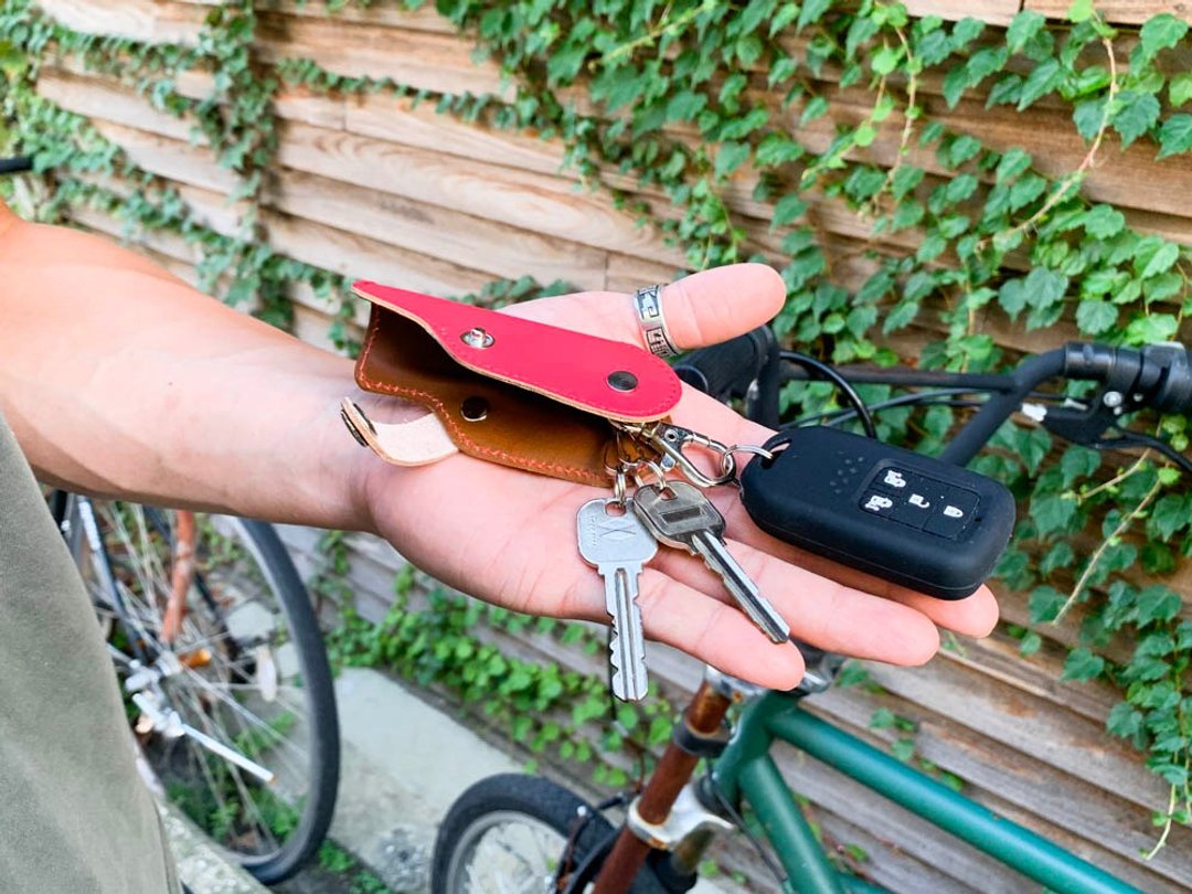SLIDE Overflowing LOVE red x brown slide gun key case Smart key is also OK SGK-RBB-R - 钥匙链/钥匙包 - 真皮 红色