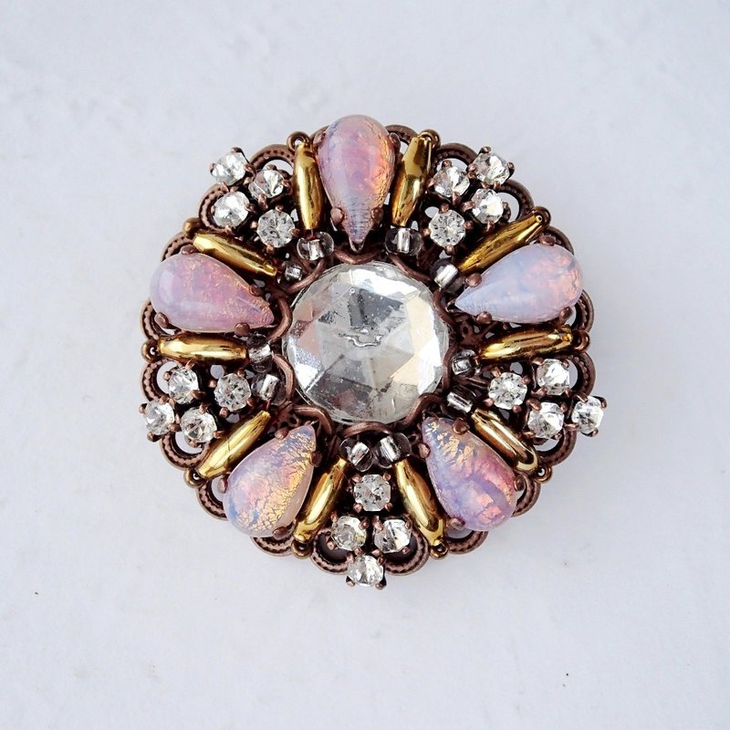 Glass Opal Rhinestone Brooch in Vintage Style - Jewelry by mdmButiik - 胸针 - 玻璃 粉红色