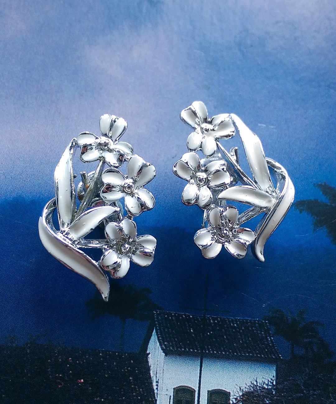 Vintage Jewelry 西洋古董饰品 对称 白色优雅 小花朵 夹式耳环 - 耳环/耳夹 - 其他材质 金色