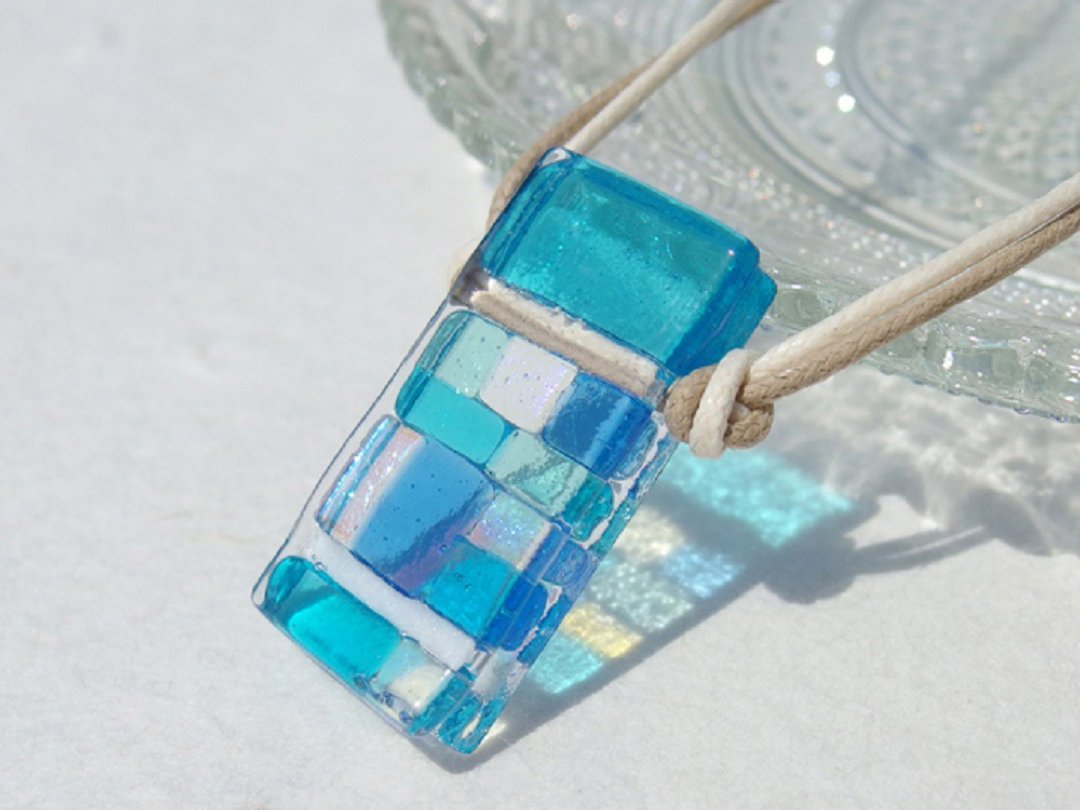 Shining fragrant glass (Kaoru [Aurora] [Turquoise]) Aroma pendant [Made to order] - 项链 - 玻璃 蓝色