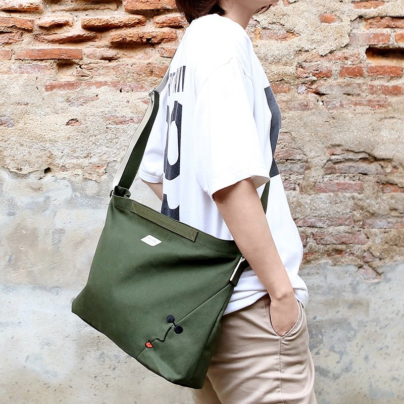 Mr. Green - 2Way Canvas Bag - 侧背包/斜挎包 - 其他材质 绿色