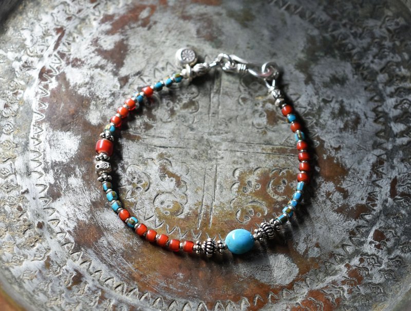 Kingman 绿松石与糖果色、蓝绿色白芯琉璃珠、Karen 银饰手链 - 手链/手环 - 玻璃 红色