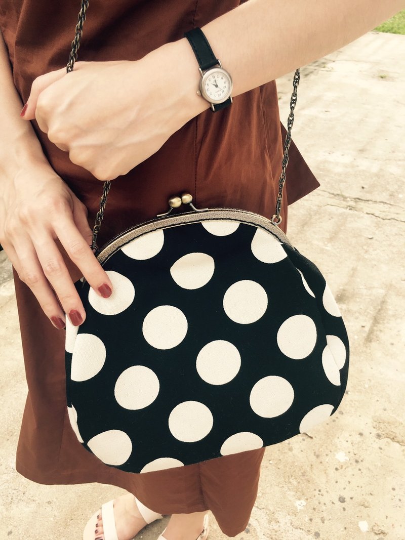 复古优雅手感水玉圆点口金链条包 - 侧背包/斜挎包 - 棉．麻 黑色