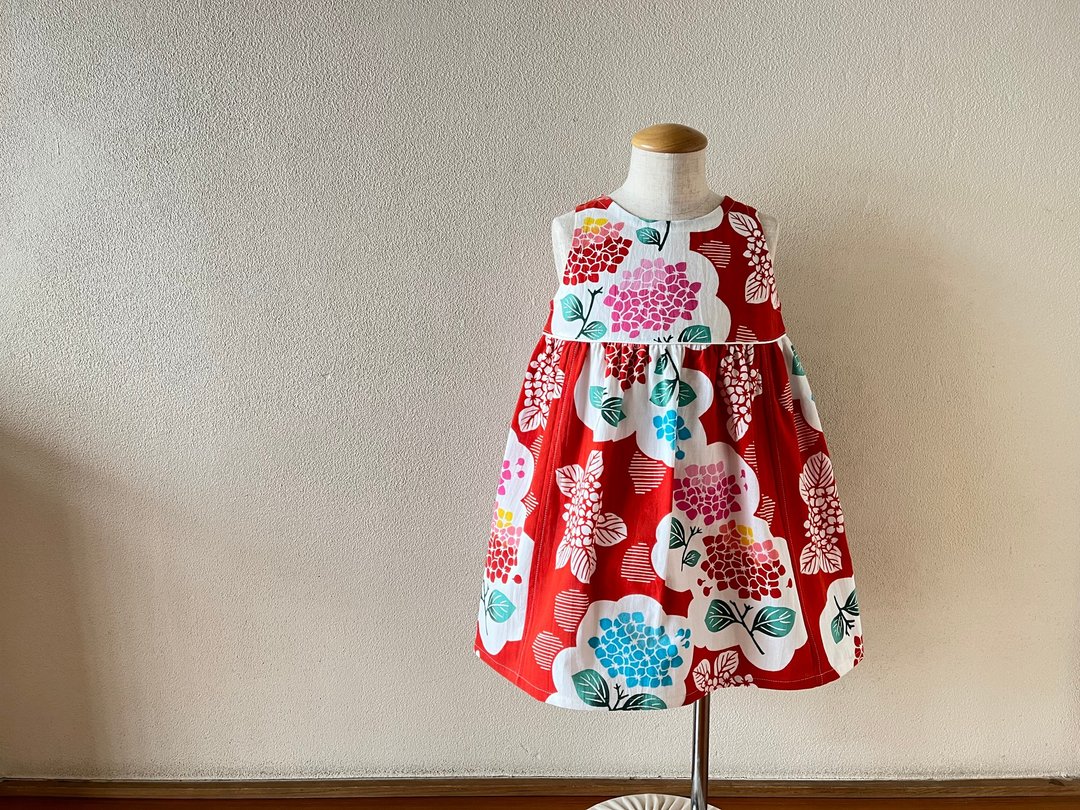 Children's yukata fabric, flared dress, dyed hydrangea, red background, size 80-130, made-to-order - 童装裙 - 棉 红色