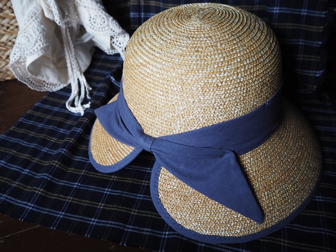 Straw hat half curved back  with  blue ribbon - 帽子 - 其他材质 卡其色