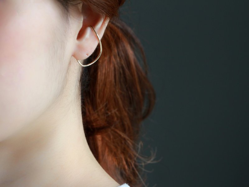 14kgf- flowing line ear cuff - 耳环/耳夹 - 其他金属 金色
