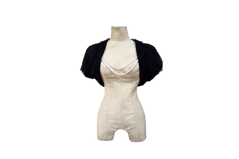 短版罩衫，短袖，网纱材质，荷叶边设计，气球袖，缀有串珠流苏。 - 女装休闲/机能外套 - 聚酯纤维 黑色