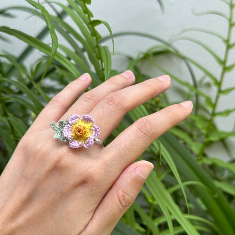 可調式戒指 WINTER COSMOS & LEAF crochet flower Ring - 戒指 - 贵金属 紫色