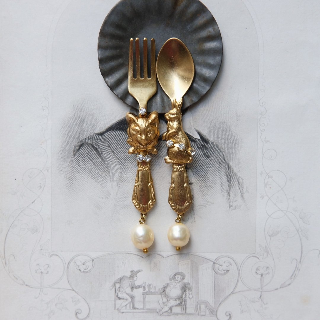 Gustavo ・猫咪饰品・兔子饰品・古董胸针・珍珠饰品 - 胸针 - 其他金属 金色