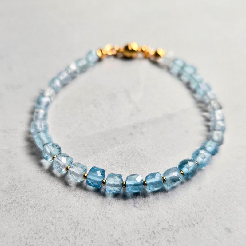 [日本制] 海蓝宝石立方体切割手链 – 磁扣 / 防过敏 - 手链/手环 - 宝石 蓝色