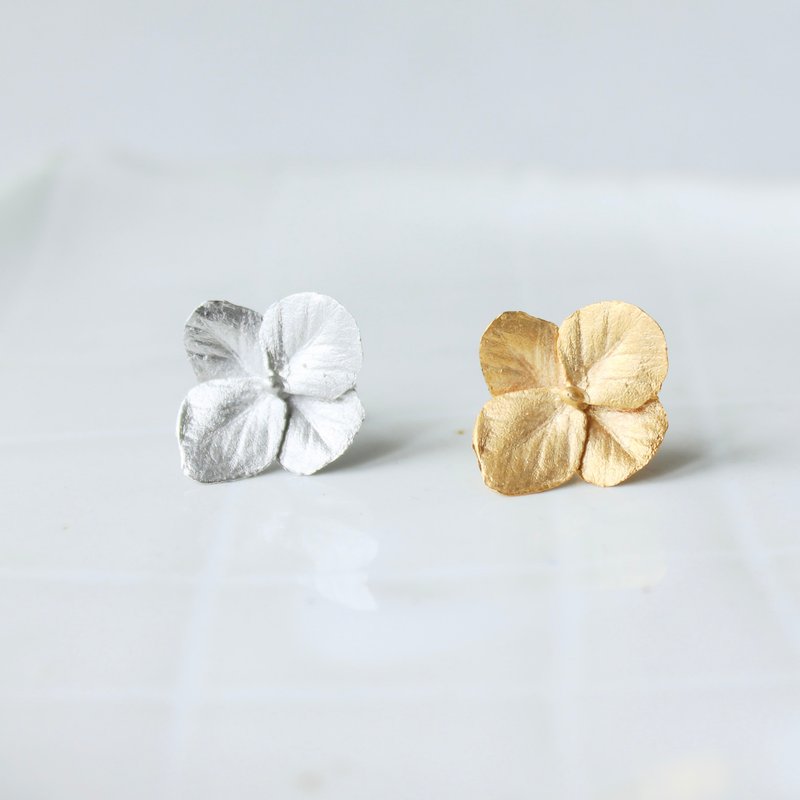 绣球花耳环 - 耳环/耳夹 - 纯银 金色