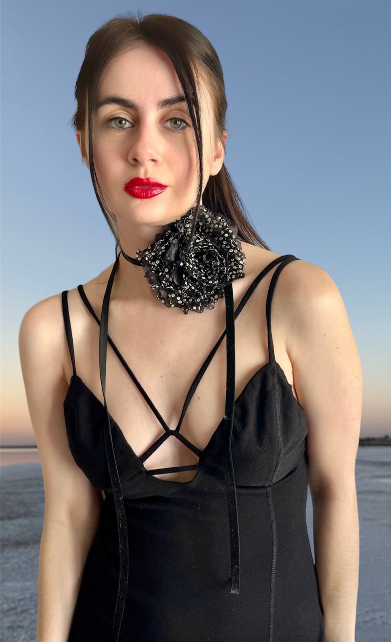 歌德风黑色丝绒颈链，缀以欧根纱与雪纺花朵，暗黑浪漫饰品 - 颈链 - 其他材质 黑色