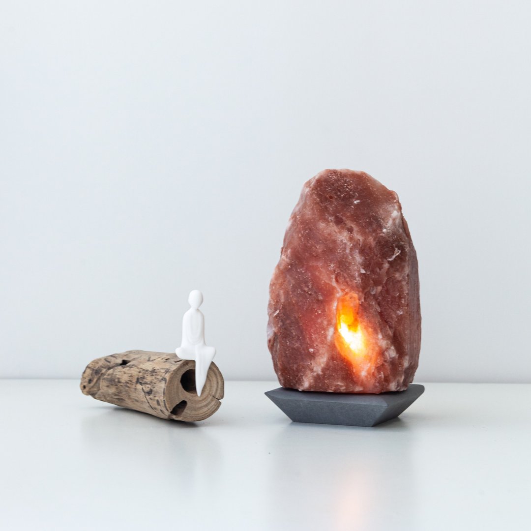 ONELIVINGS VESSEL |舟| 喜马拉雅富贵红盐灯 – WONDER (2-3 KG) - 灯具/灯饰 - 水泥 红色