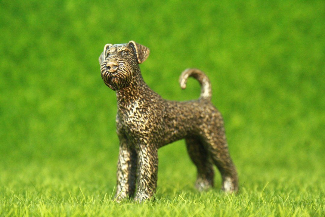Airedale terrier dog - miniature statuette of bronze, metal figurine - 摆饰 - 铜/黄铜 