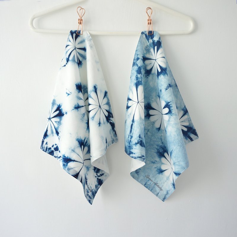 S.A x Spring 蓝染春天小花刺绣logo桌巾 - 餐垫/桌巾 - 棉．麻 蓝色