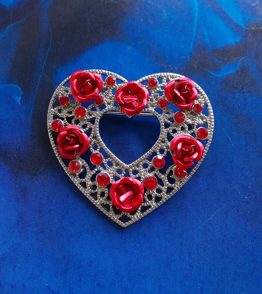 Vintage Jewelry 西洋古董饰品 立体篓空 红玫瑰爱心 别针 - 徽章/别针 - 其他金属 金色